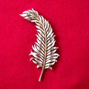 VTG Crown Trifari Leaf Brooch